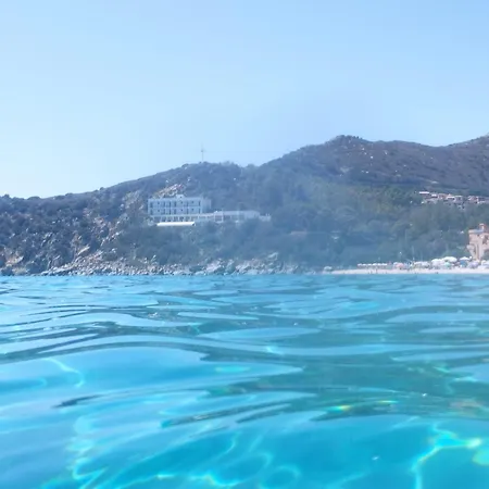 Luminoso Con Terrazza......c.u......q2483 Apartament Sìnnai