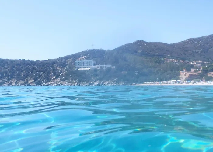 Luminoso Con Terrazza......c.u......q2483 アパート Sìnnai